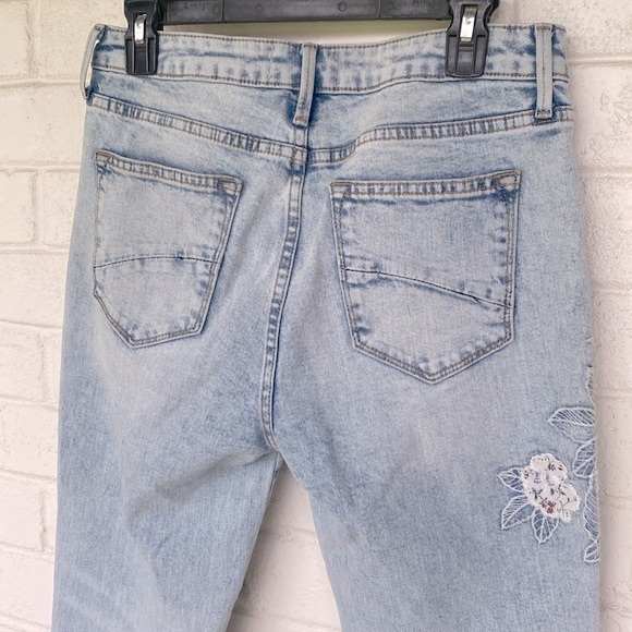 Driftwood Jackie High Rise Embroidered Jeans in Aquarius 28 - Picture 6 of 7